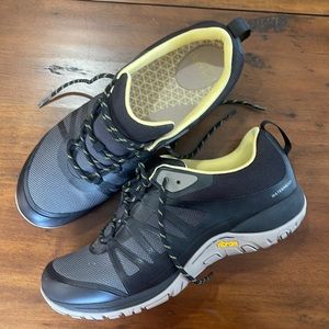 Women’s Dansko Shoes